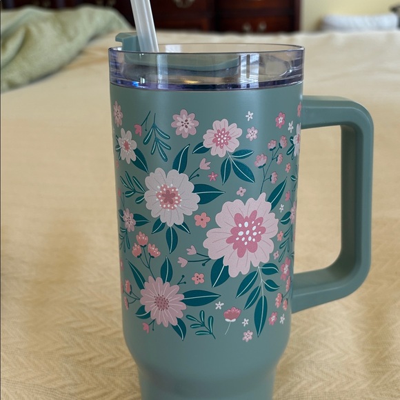 NWOT 48-52 oz Floral Insulated Tumbler with Handle Blue Pink flowers never used - Picture 3 of 6